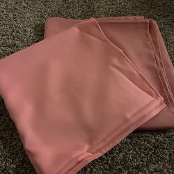 Manteles De Diamantes Para Las Mesas Y Moños Para Las Sillas