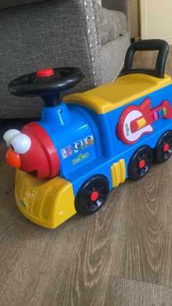 Elmo’s musical train