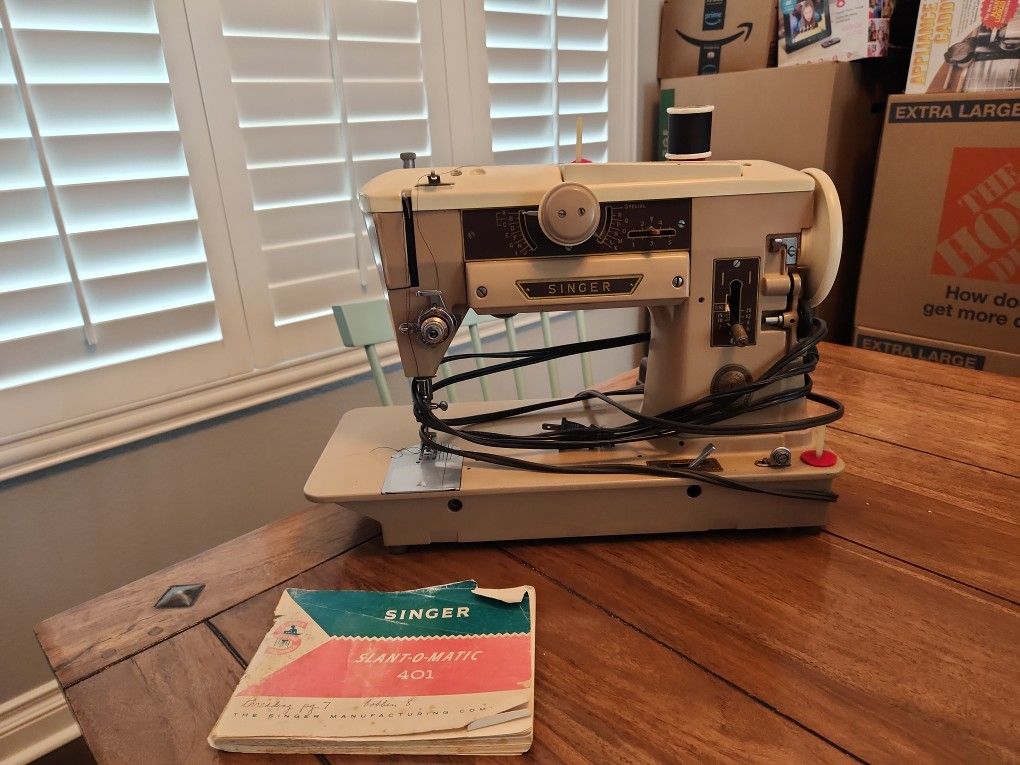 Singer 401A, Vintage Sewing Machine Great Condition