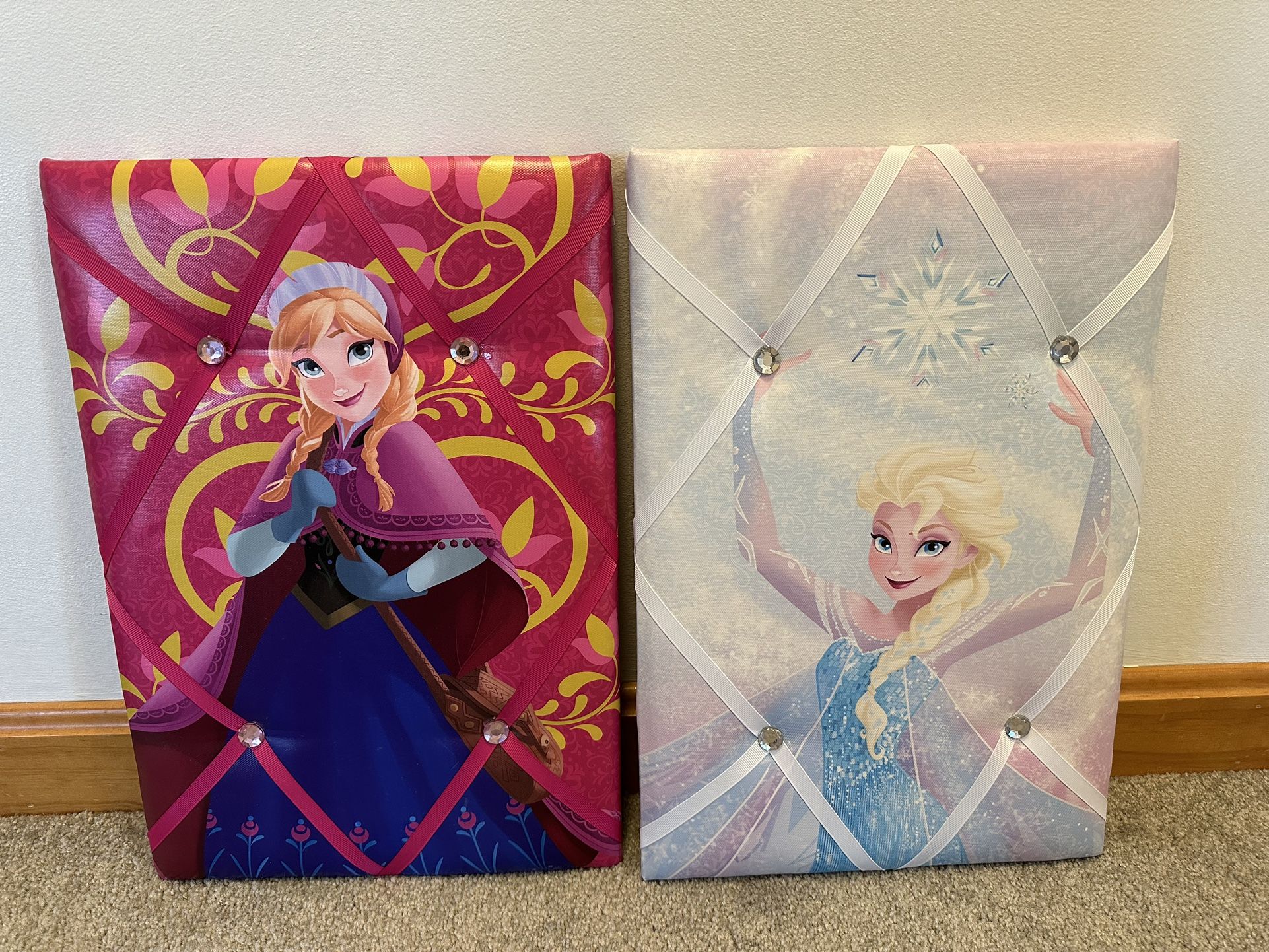 Free -  Elsa and Ana Picture Holders 