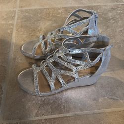 Like New Copper Keys Girls Silver Dress Shoes Size 2