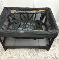 4 Moms Breeze Plus Pack N Play 