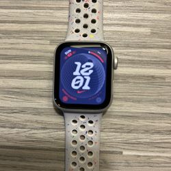 Apple Watch SE With Nike Watch Band 