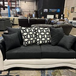 Black & White New Condition Sofa. Delivery Available 