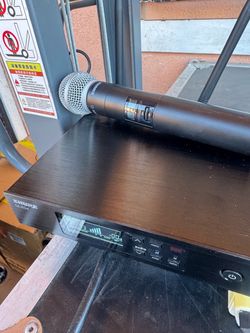 Shure QLXD4 Wireless Receiver with Handheld Mic