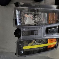 2019 2020 2021 Chevrolet Silverado 1500 Right Headlight Part