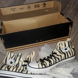 CONVERSE  ZEBRA PRINT CHUCK TAYLOR ALL STAR HI Top  
Youth  5 / women 7.5 ( new)