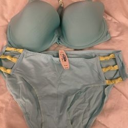 Victoria’s Secret Bra & Panty Set – Size 34DD / M