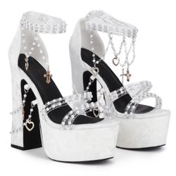 Dolls Kill Heals Size 6 