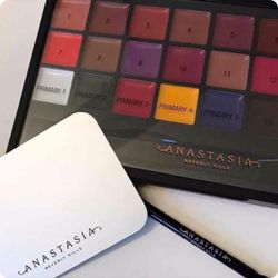 ANASTASIA BEVERLY HILLS LIP PALETTE VOLUME 1BNIB