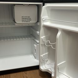 Whirlpool 2.7 cu ft Mini Refrigerator - Stainless Steel - WH27S1E
