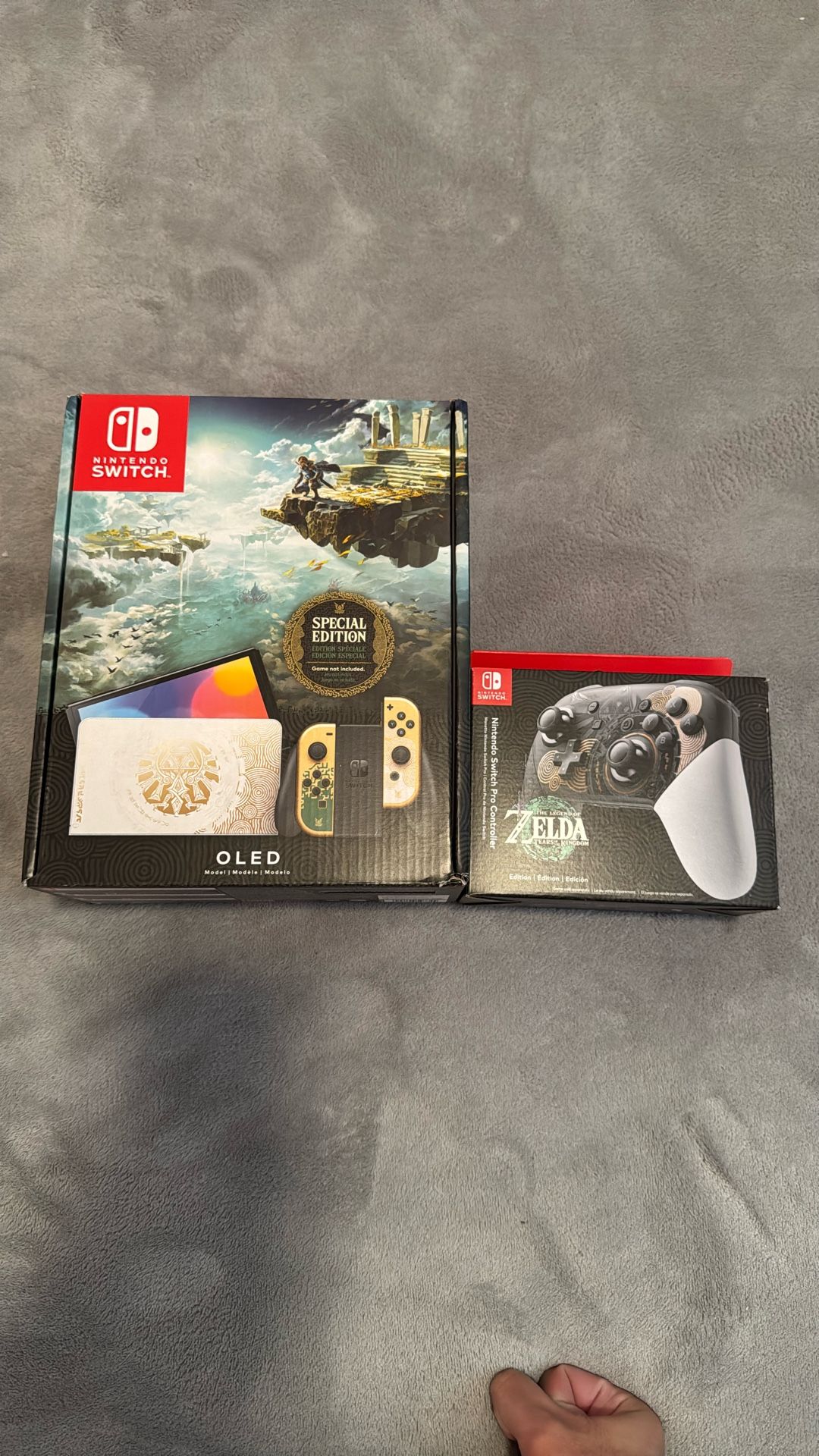 Nintendo Switch OLED The Legend Of Zelda: Tears Of The Kingdom Special Edition BUNDLE