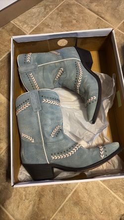 Laredo western boots blue and white stitches size 10,green Jessica Simpson size 91/2