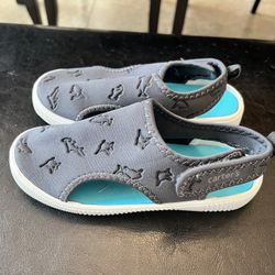 KIDS WATER SHOES SIZE 11M