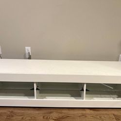 Good condition & has lights Can hold up to a 55 inch Pick up only!