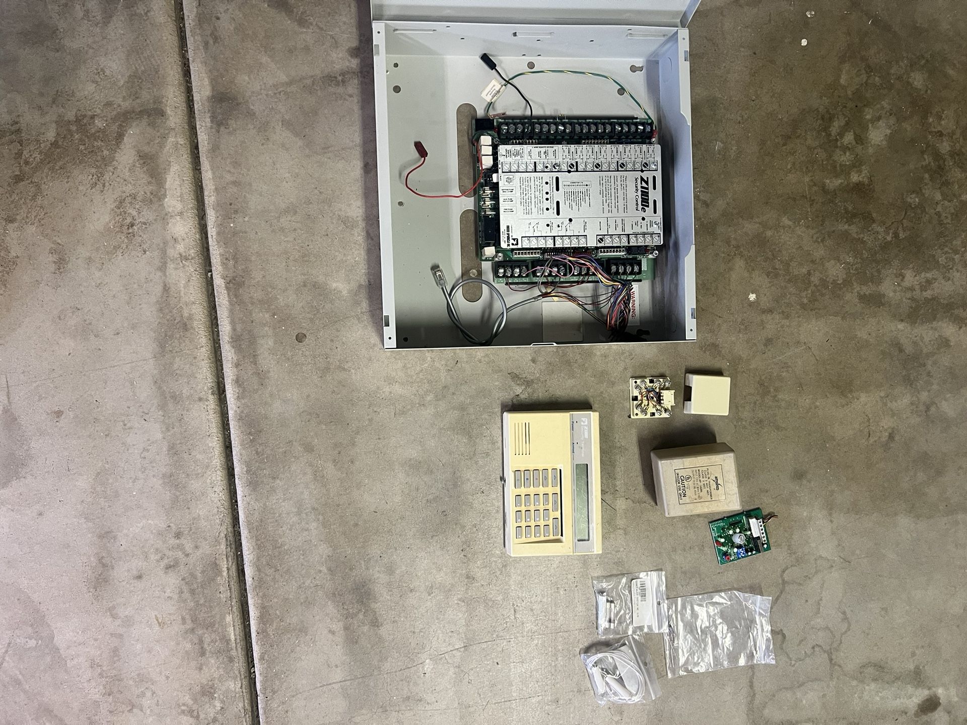 Home Alarm MOOSE Z1100 SYSTEM SECURITY CONTROL PANEL With ENCLOSURE BOX for Sale in Lakeside