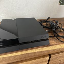 Sony PlayStation 4 PS4 500GB Console And Cables