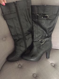 Black boots size 7
