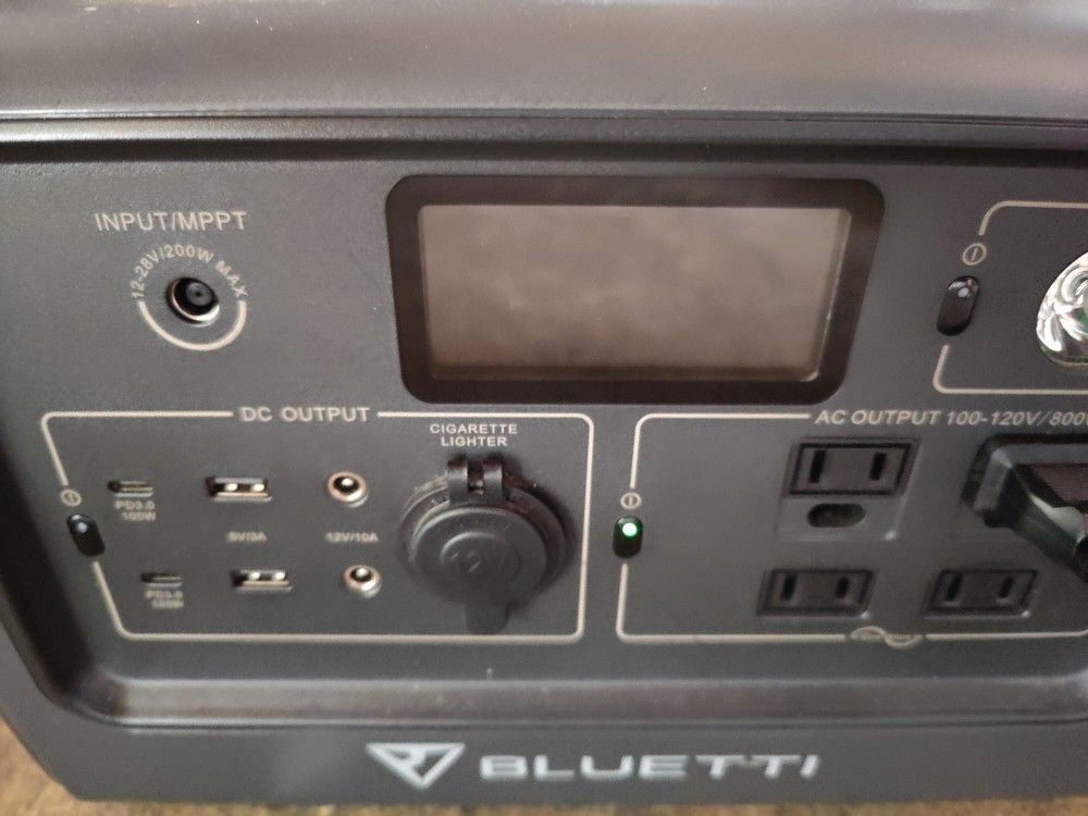 Bluetti Power Station With Solar Panels