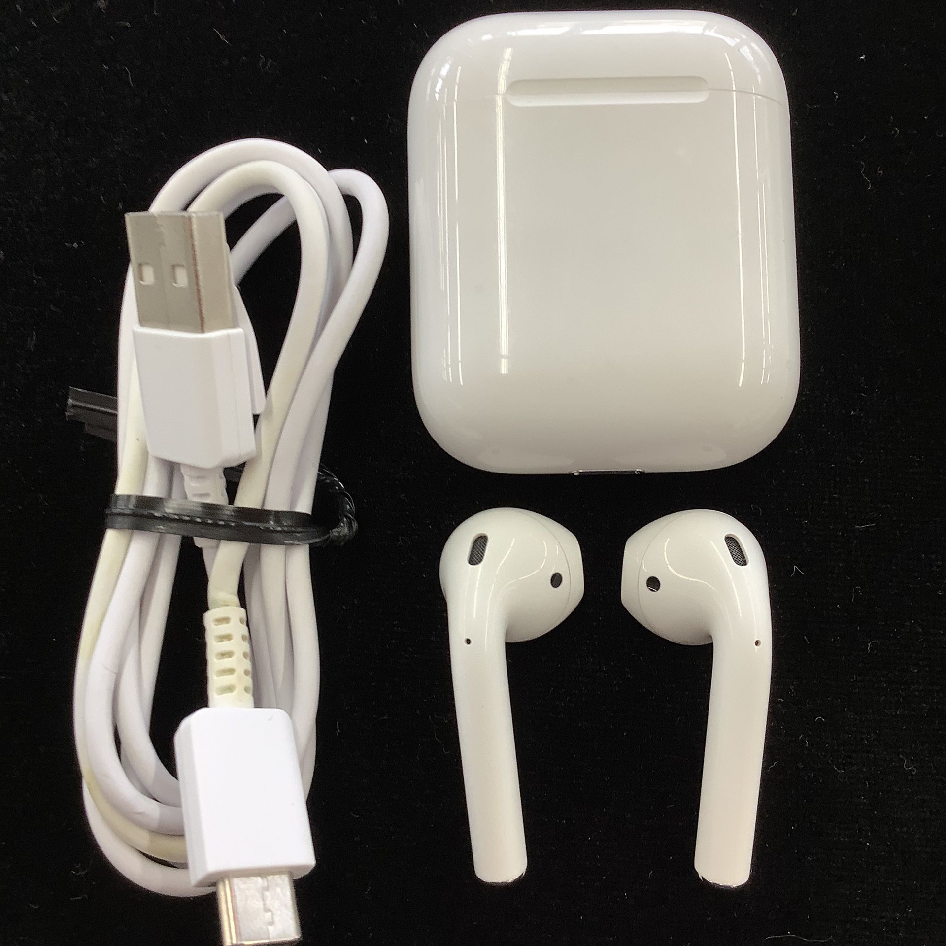 Apple AirPods (1st Gen) Bluetooth Headphones 
