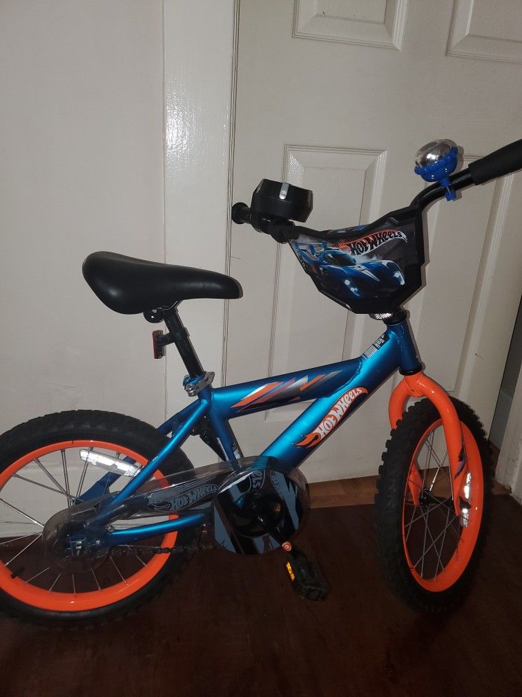 Dynacraft 16" Hot Wheels Boy's Bike, Blue