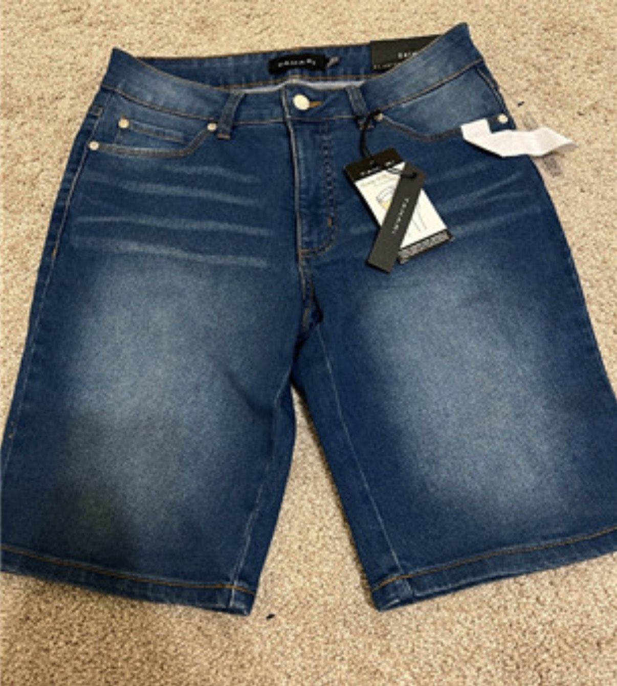 Tahari Womens Tummy Tuck Slimming Fit Bermuda Shorts