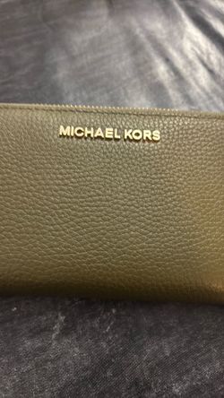 Micheal Kors wallet green