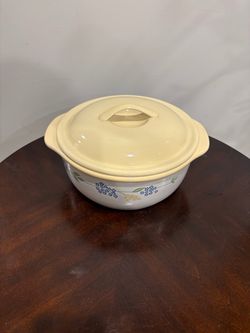 Vintage Corelle Coordinates "Secret Garden" 2.5 Qt Round Covered Casserole Dish with Yellow Lid