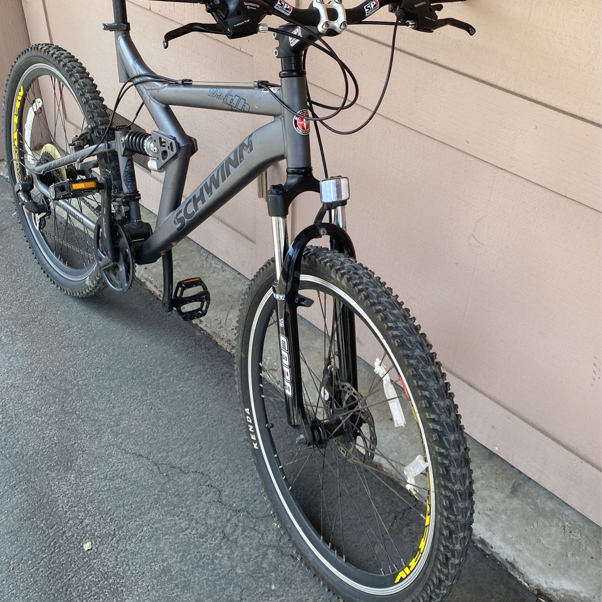 Schwinn Mens Mountain Bike In Very Good Condition 350 Or Best