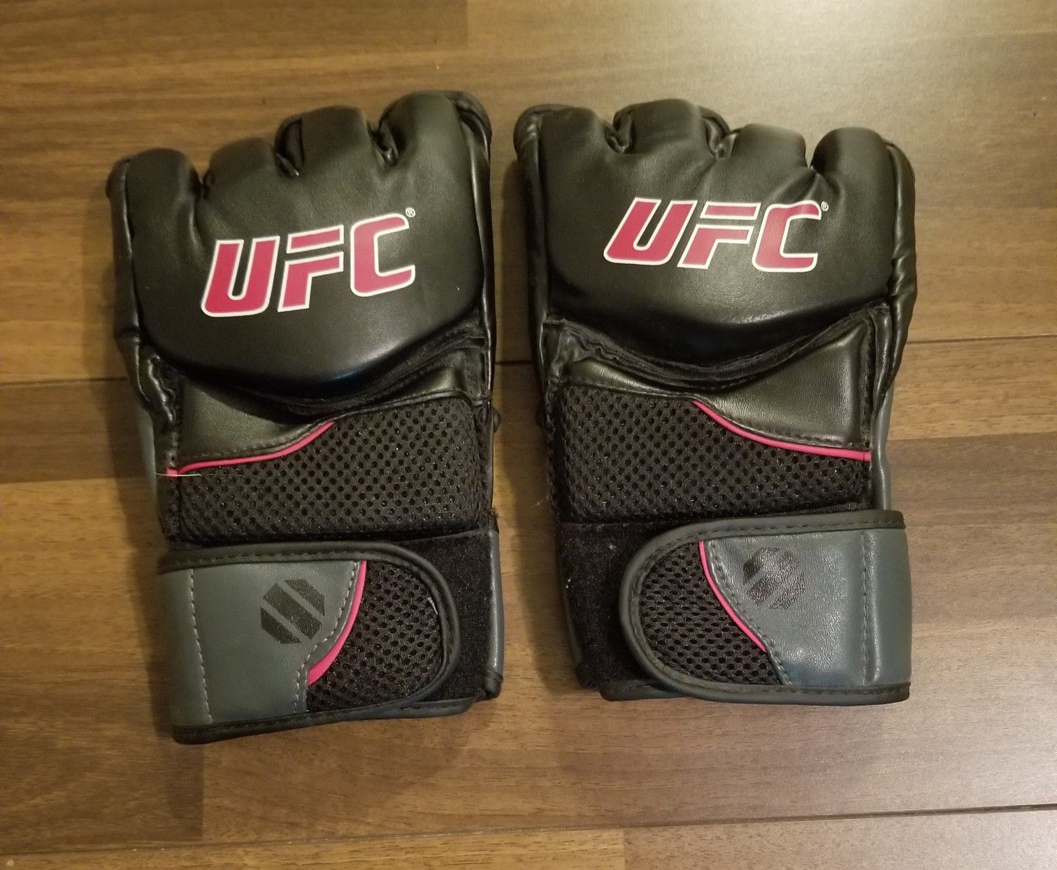UFC gloves Size XL