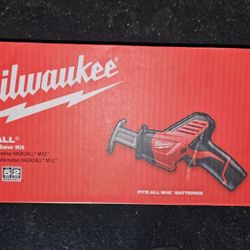 Milwaukee
M12 12V Lithium-Ion HACKZALL Cordless Reciprocating Saw Kit with One 1.5Ah Battery, Charger and Tool Bag