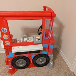 Little Tikes 2-in-1 Truck Play Food with 40+ Piece Accessory Set