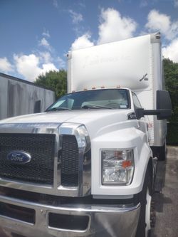 2018 Ford f750  box  truck 26ft box with lift gate like New