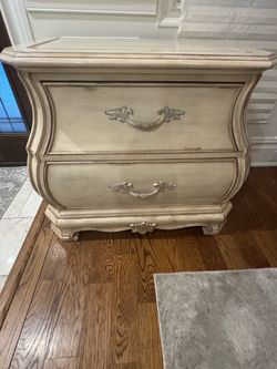 Bombé 2-Drawer Chest