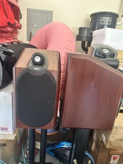 Bowers & Wilkins Speakers With Stand