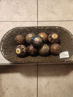 SIGNATURE HOMESTYLE CANASTA NUEVA CON BOLAS