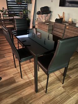 Glass Top Dinner Table | Leather Seats