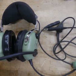 David Clark Model H10-13 Headset Dual Plug W/ Boom Mic M-7A Gel Ear Pads USED. TESTED. IN A GOOD WORKING ORDER. 
