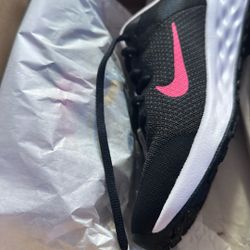 Brand New Girls Nike Revolution Size 5Y