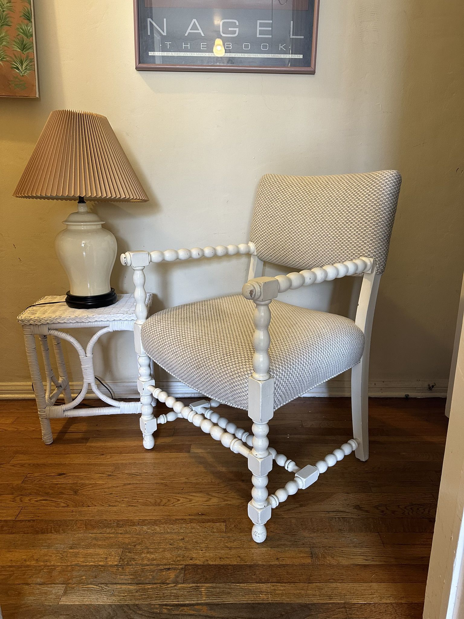 Vintage Accent Chair Side Table And Lamp 