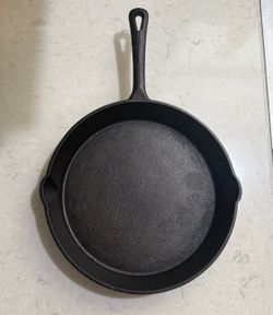 Cast Iron Skillet with Long Handle