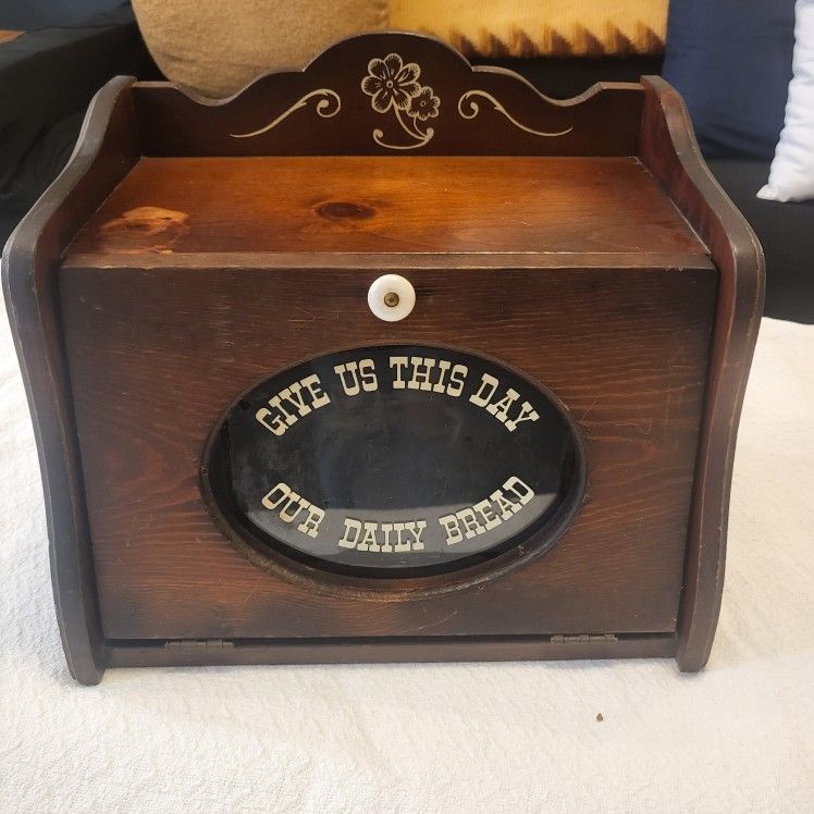 Vintage Wooden cottagecore countertop bread box