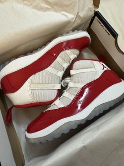 NWT Jordan 11 retro size 10c