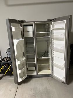 Side-by-Side Refrigerator with Ice Maker