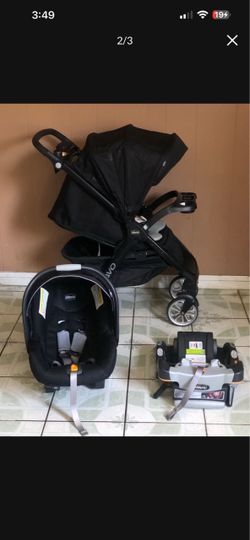 LIKE NEW CHICCO BRAVO TRAVEL SYSTEM STROLLER CAR SEAT AND BASE!!!!