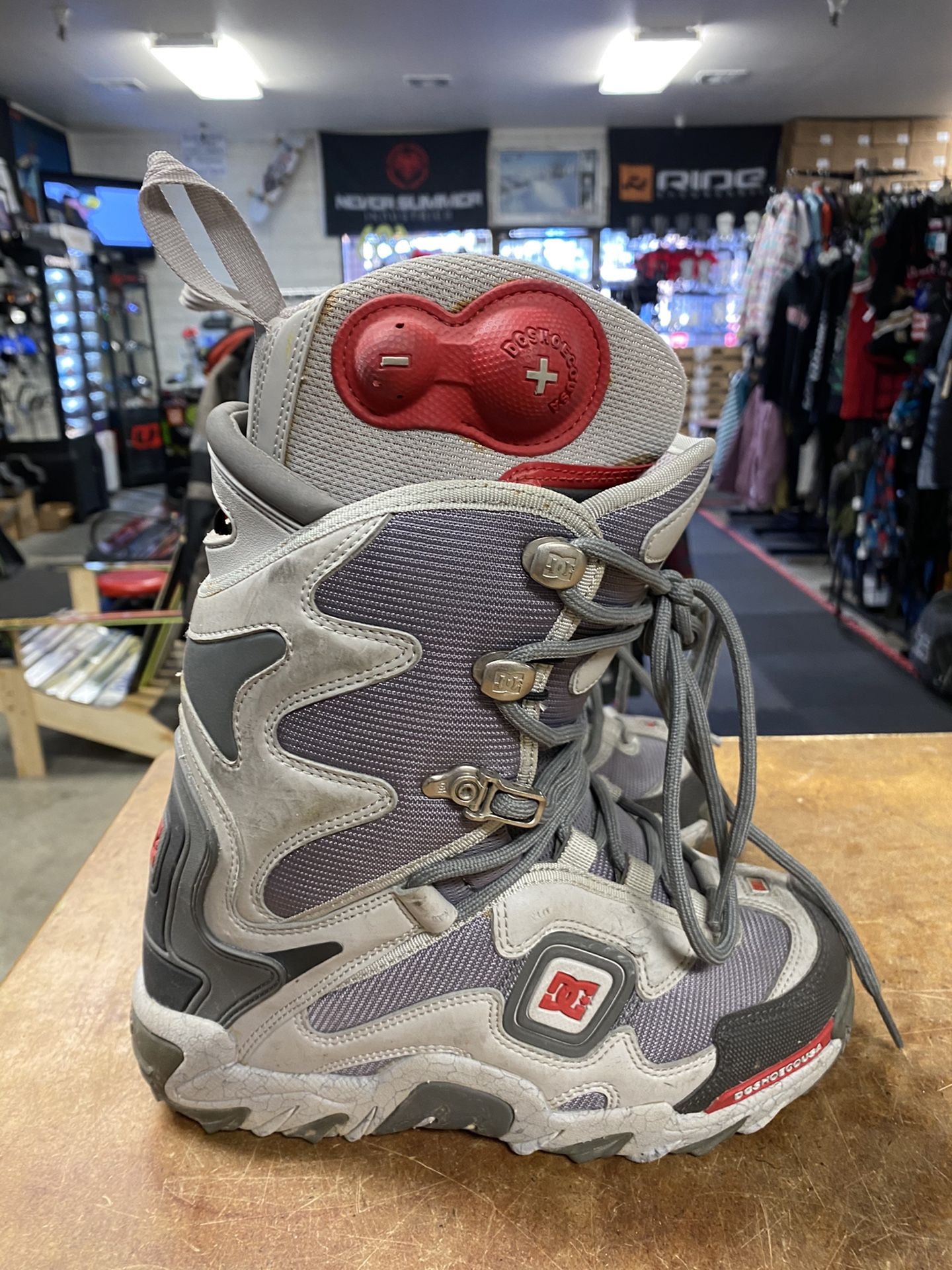 Dc phantom size snowboard boots certified with warranty