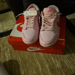 nike dunks triple pink