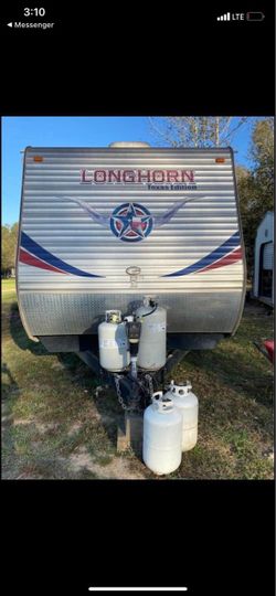 2015 Longhorn 39’ Bunkhouse travel trailer