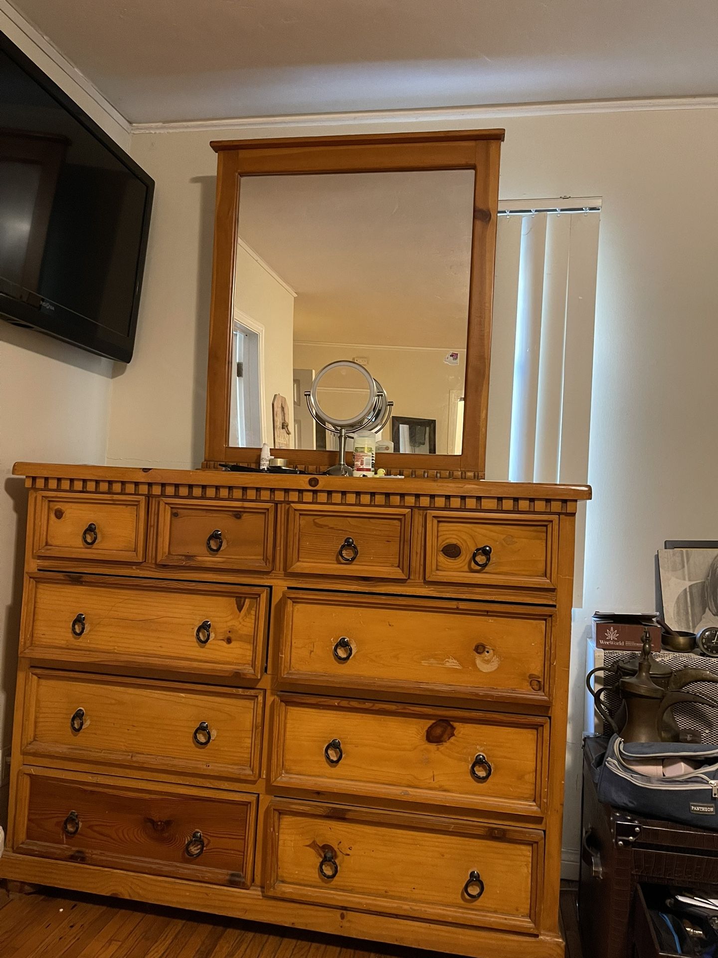 Dresser With Mirror