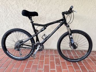 Santa Cruz Blur LT Full Suspension Mountain Bike – Fox Suspension